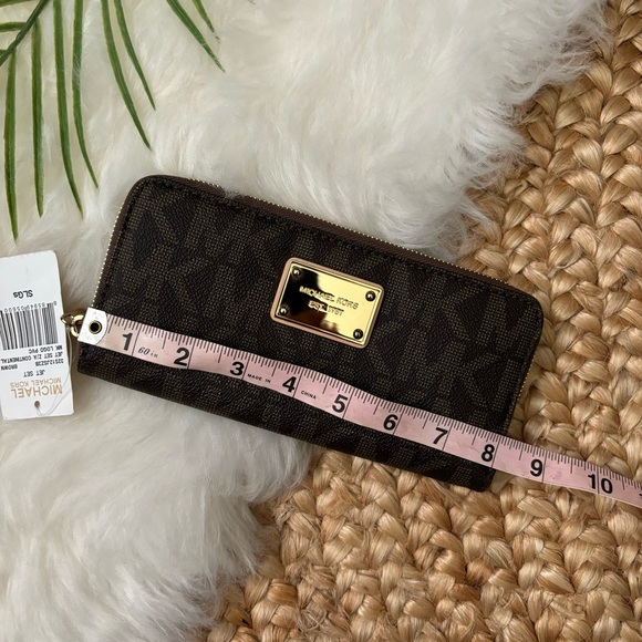 MICHAEL KORS Logo Zip Around Wallet NWT - Picture 2 of 7